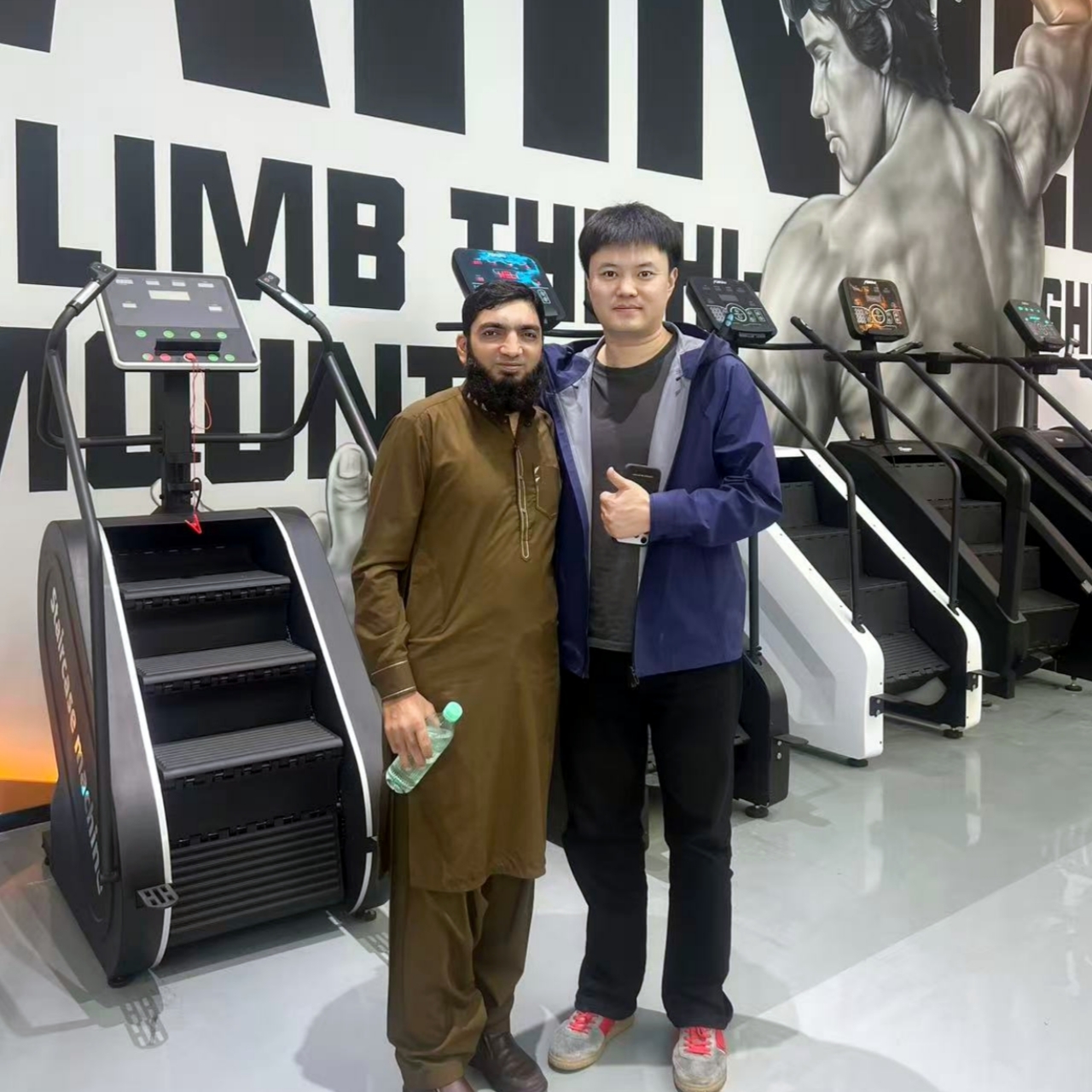 ບໍລິສັດ yingruis Fitness Equipment Technology Co., Ltd ສຳເລັດການສັ່ງຊື້ເຄື່ອງແລ່ນເສັ້ນໂຄ້ງ ຈຳນວນ 30 ເຄື່ອງ ໃຫ້ລູກຄ້າຊາວປາກິດສະຖານ